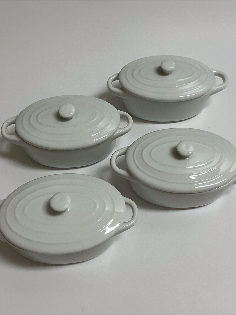Pier 1 White Baking Dish SET OF 4 Lids 7.5 oz Minicocotte Souffle Ramekin Bakers - Picture 9 of 10
